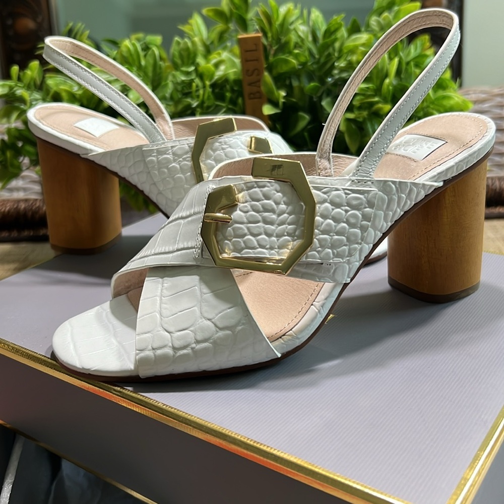 NWT white Leather heel💕